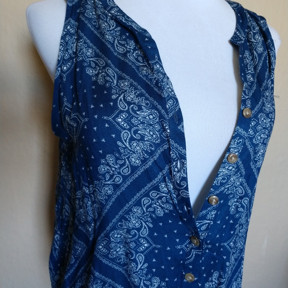 Blue Paisley Sleeveless Top - Picture 3 of 5